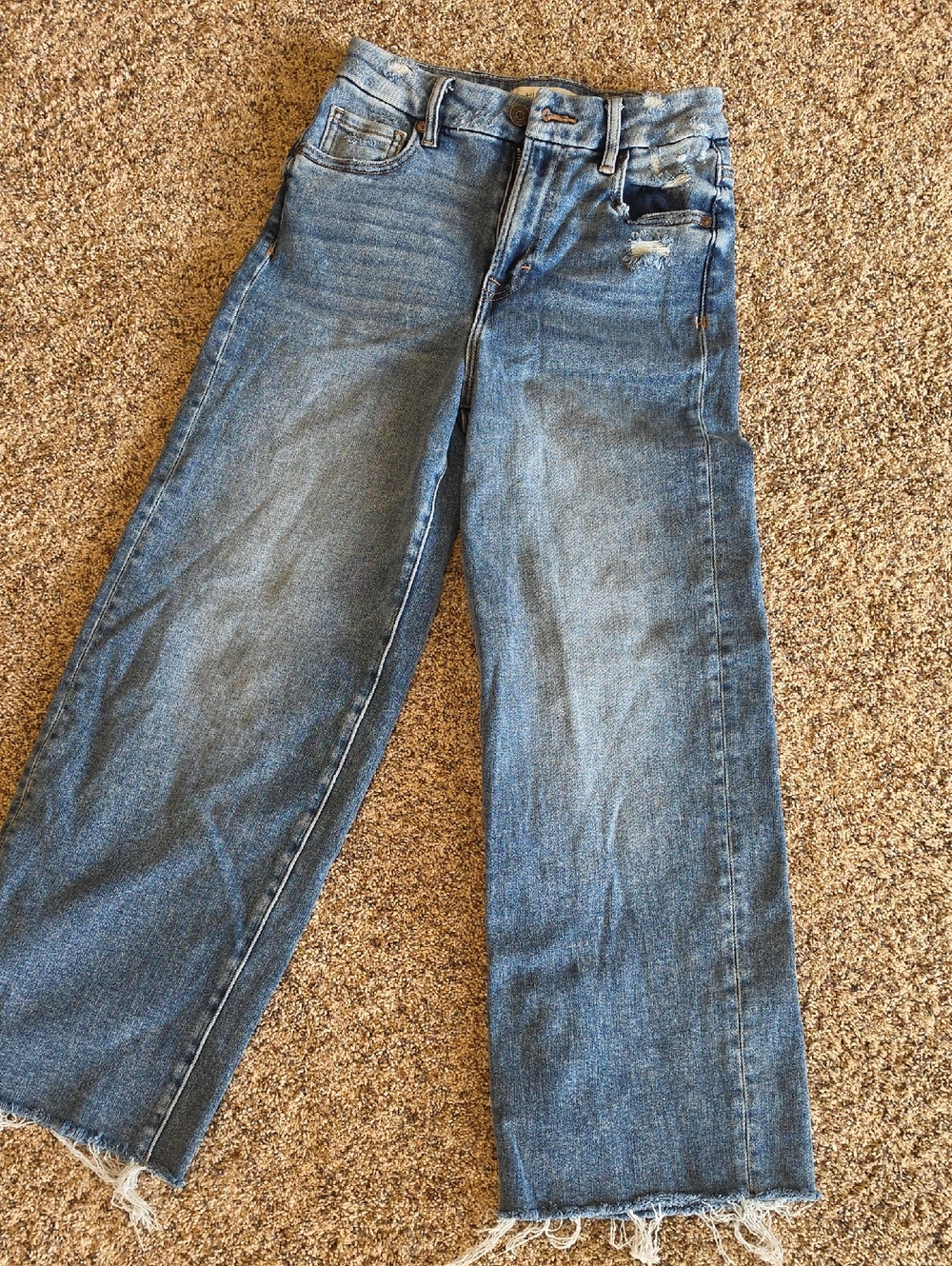 Women’s Straight Jeans in Faded Blue with Raw Hem